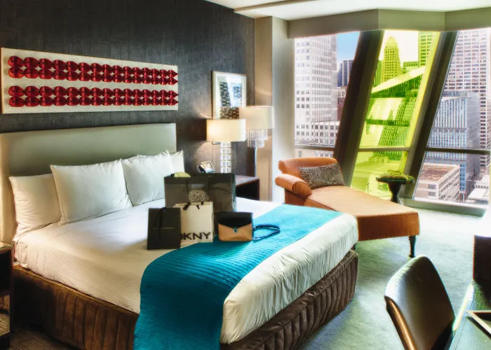 Hotel with Tennis: Thewit Chicago, A Hilton Hotel