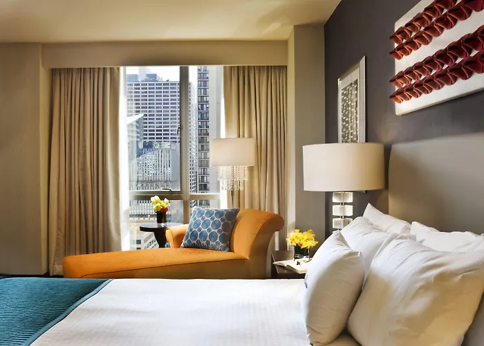 Hotel with Tennis: Thewit Chicago, A Hilton Hotel