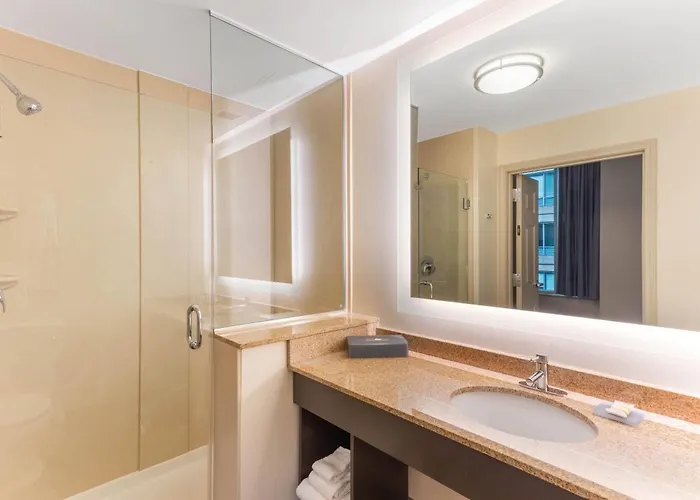 La Quinta Inn & Suites By Wyndham Chicago Downtown