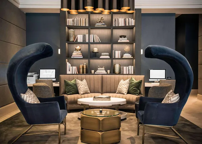 Londonhouse Chicago, Curio Collection By Hilton